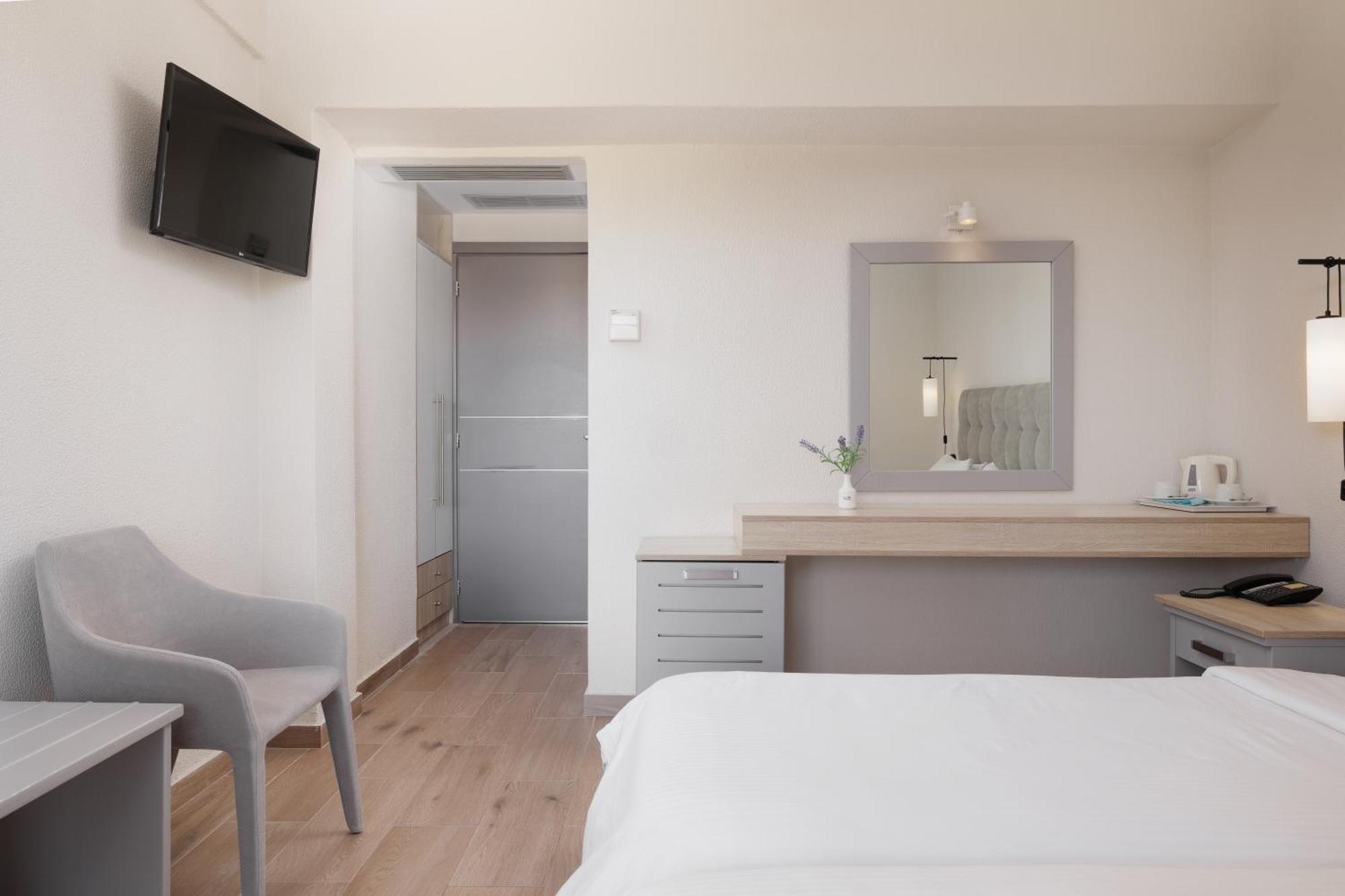Nafsika Hotel - Adults Only Дасія Екстер'єр фото